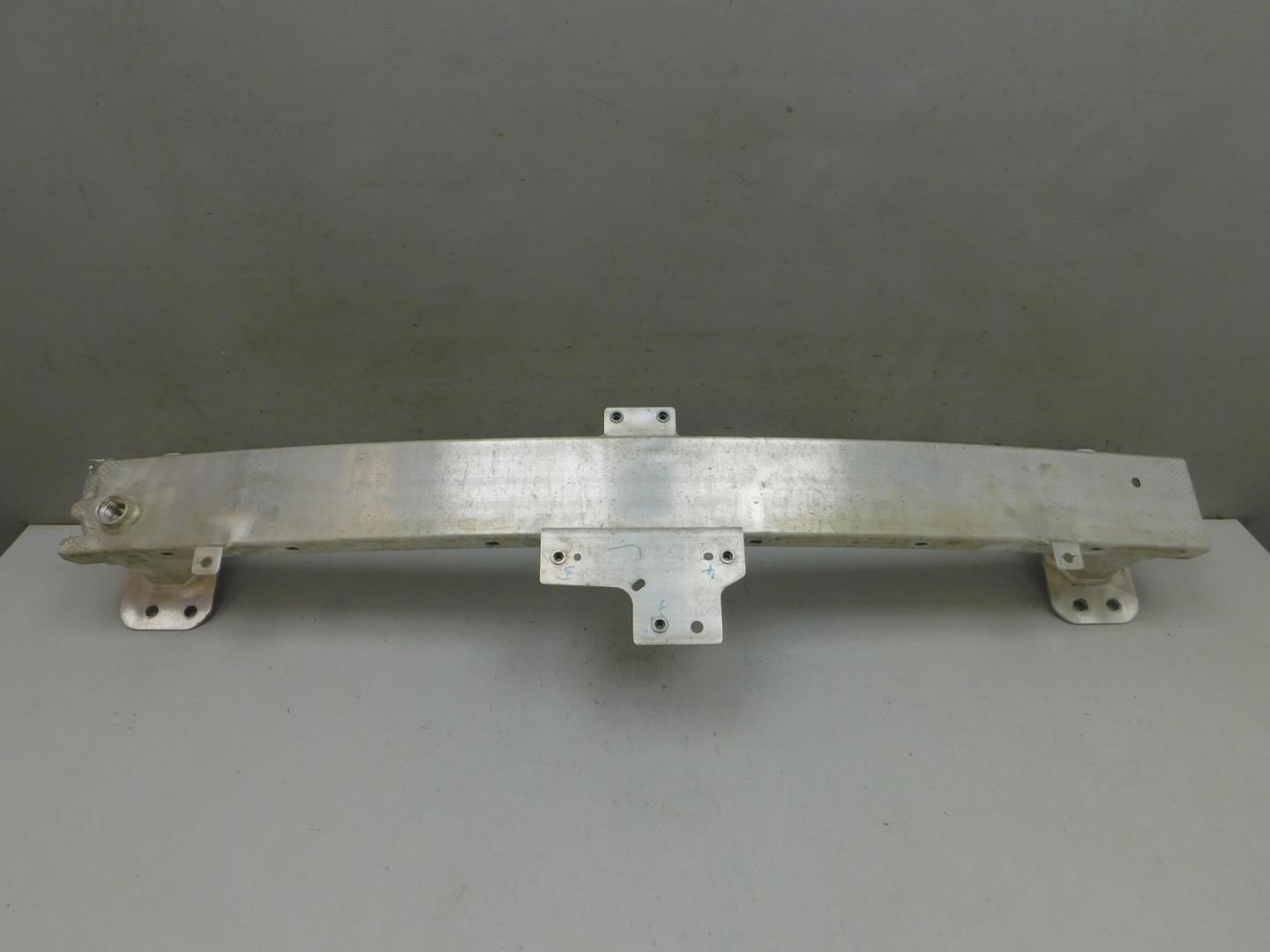 Усилитель переднего бампера