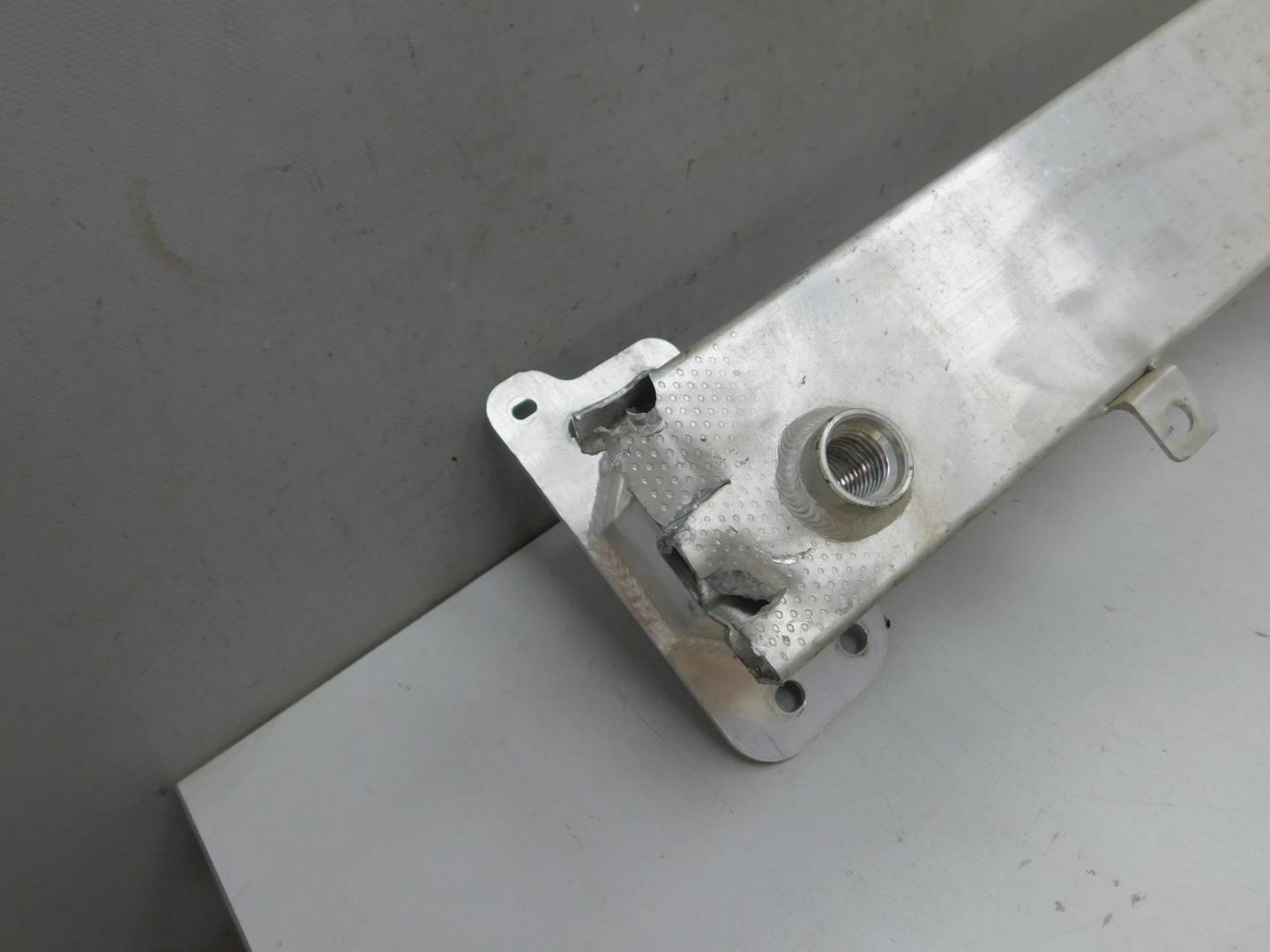 Усилитель переднего бампера