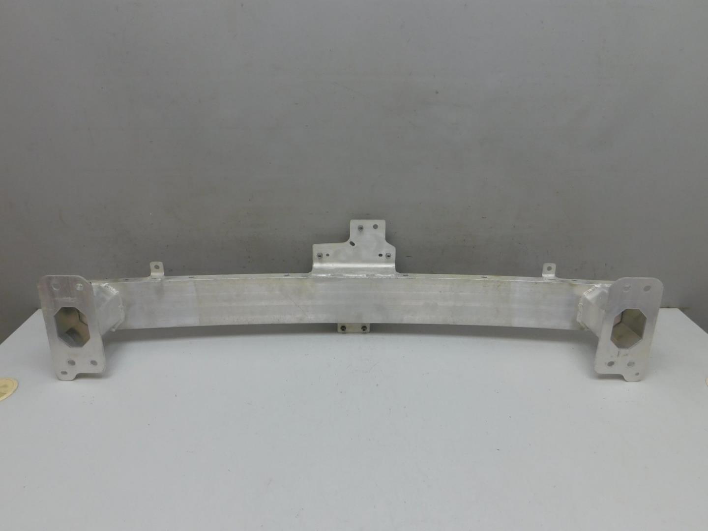 Усилитель переднего бампера