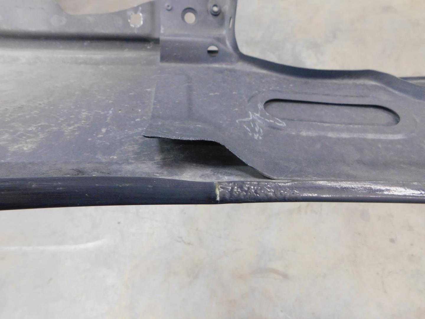 Крыло переднее левое