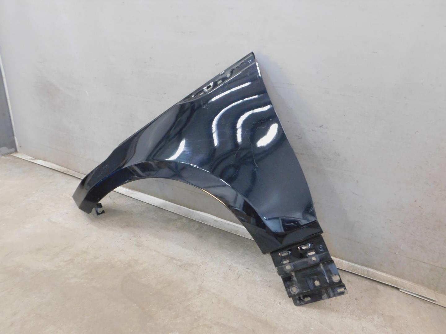 Крыло переднее левое