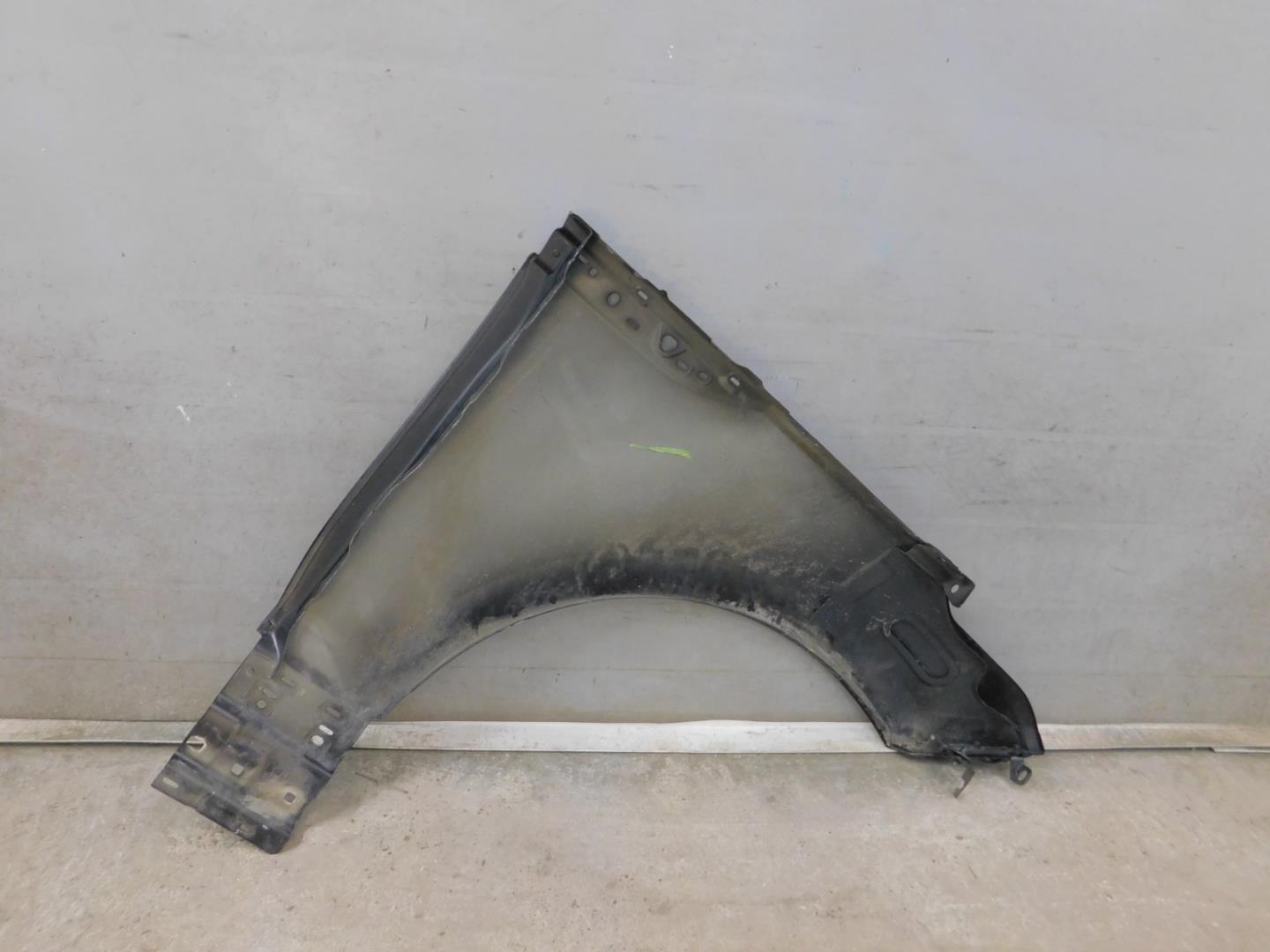 Крыло переднее левое