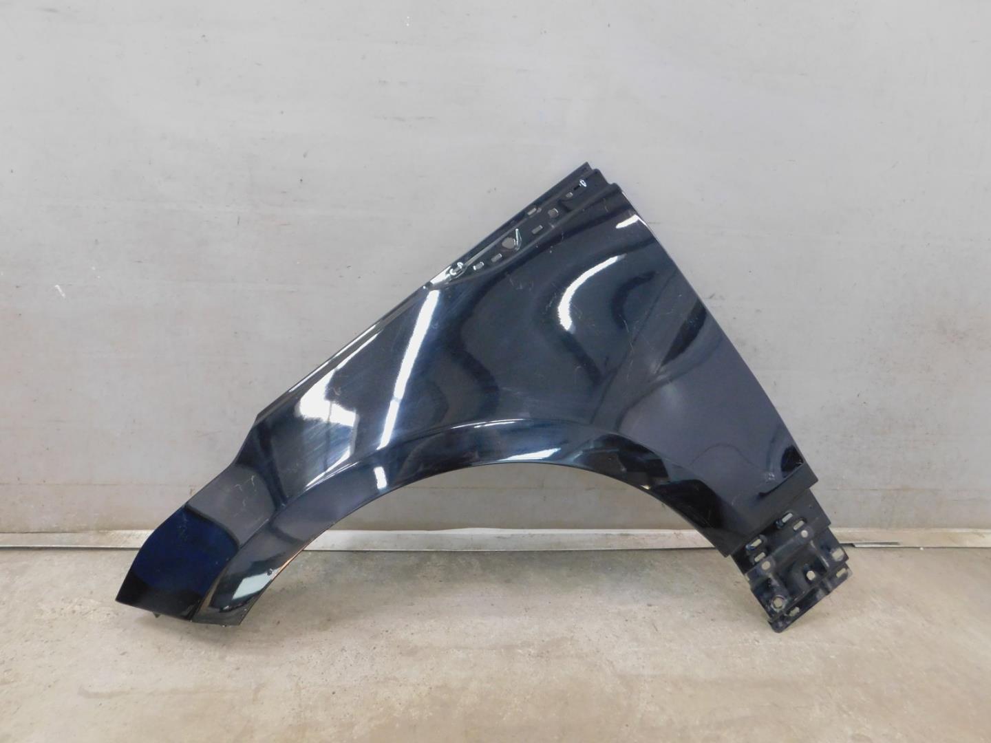 Крыло переднее левое