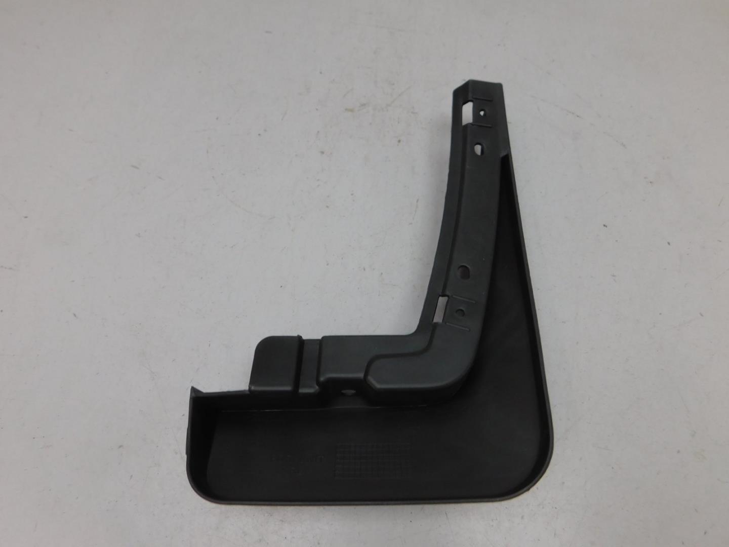 Брызговик задний левый