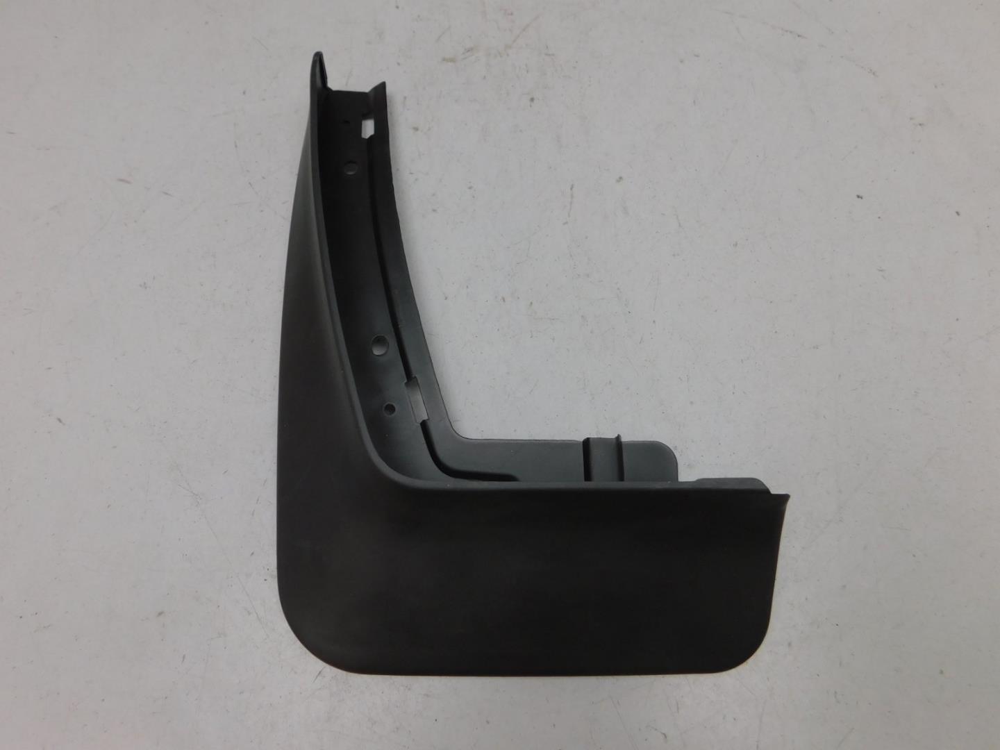 Брызговик задний левый