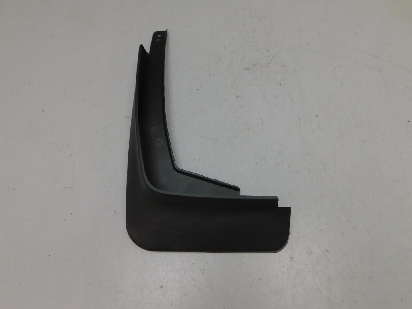 Брызговик передний левый