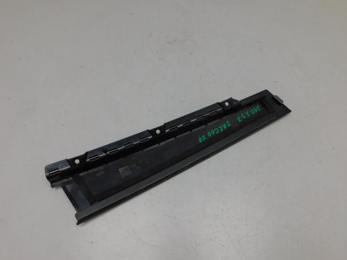 Накладка двери передней правой