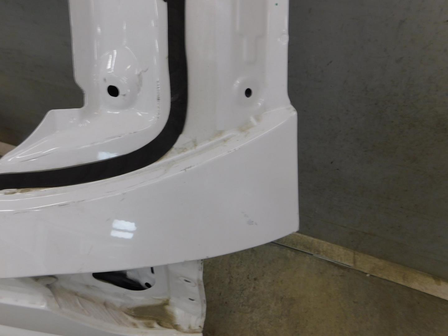 Дверь багажника