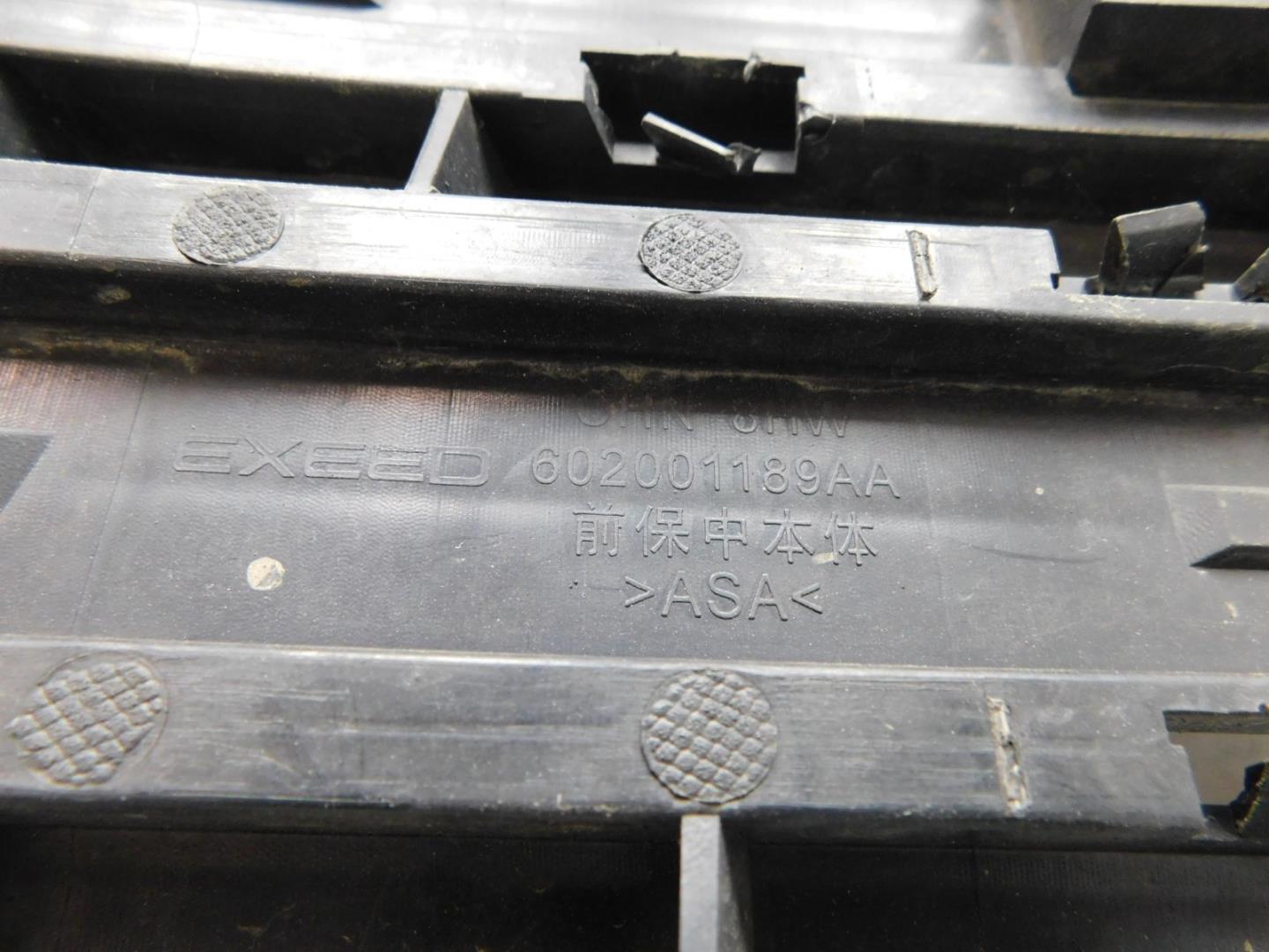 Решетка в бампер центральная