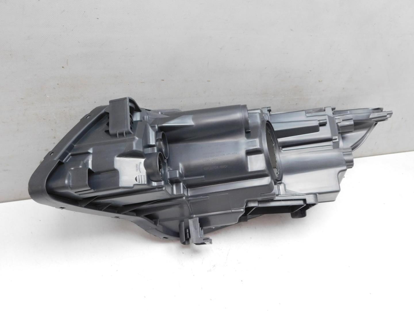 Корпус фары правой