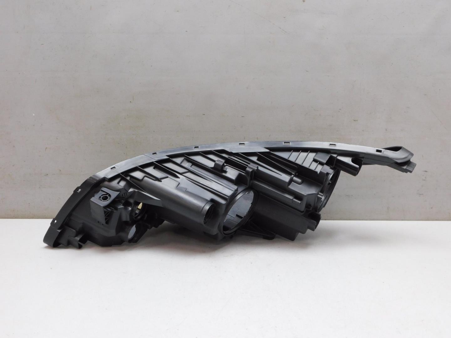 Корпус фары правой