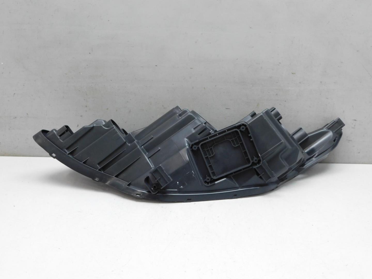 Корпус фары правой