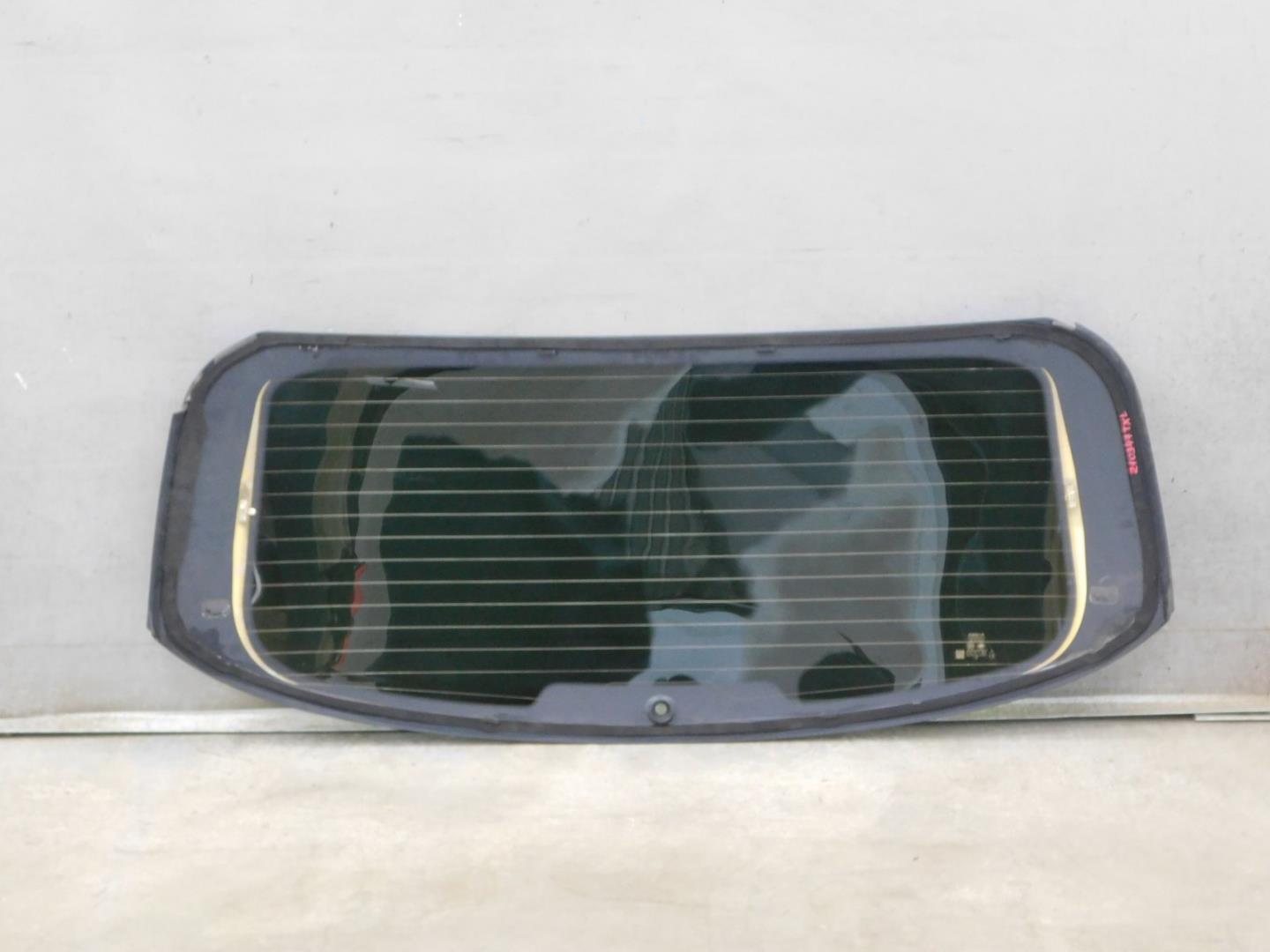 Стекло заднее