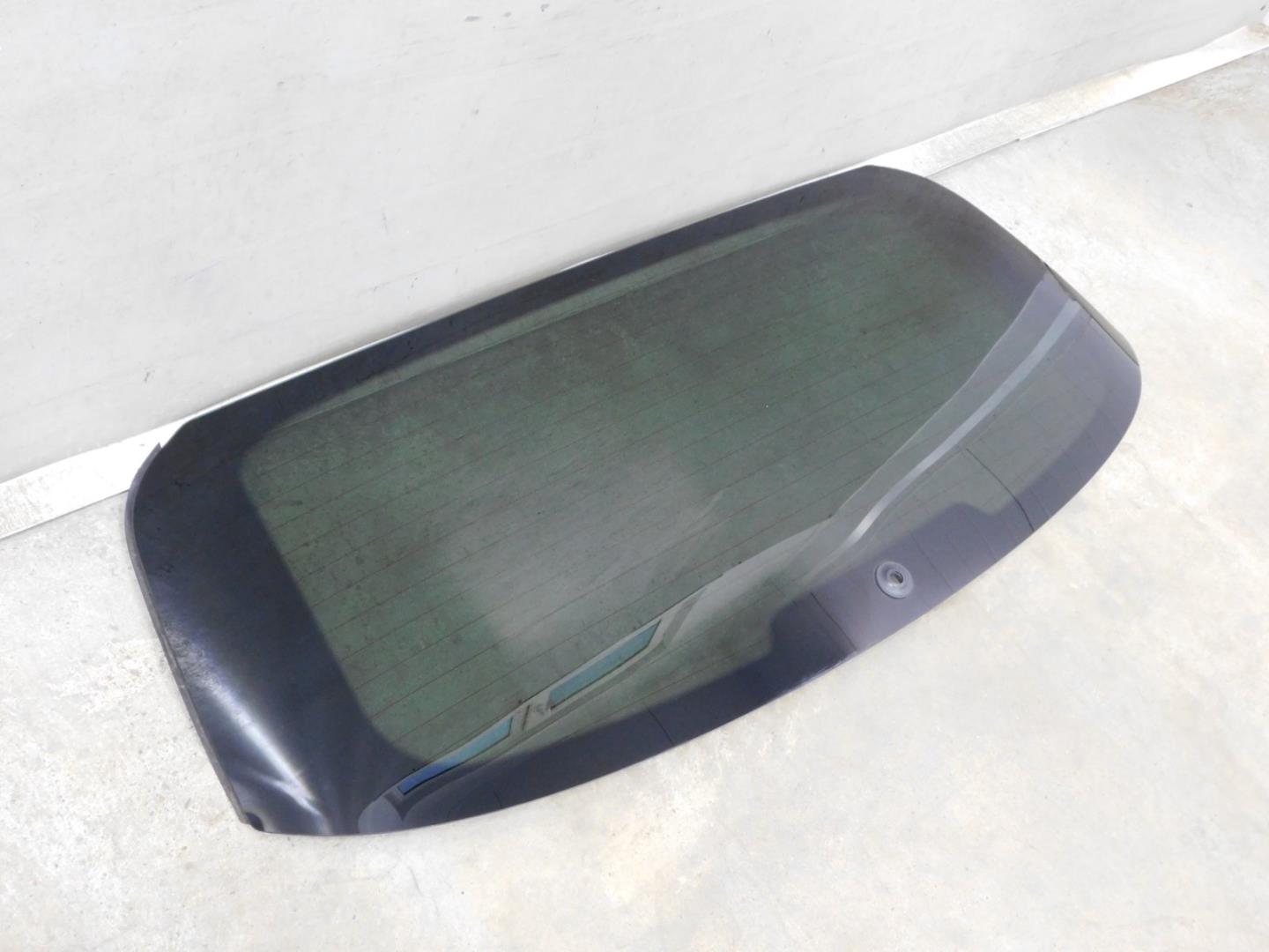 Стекло заднее