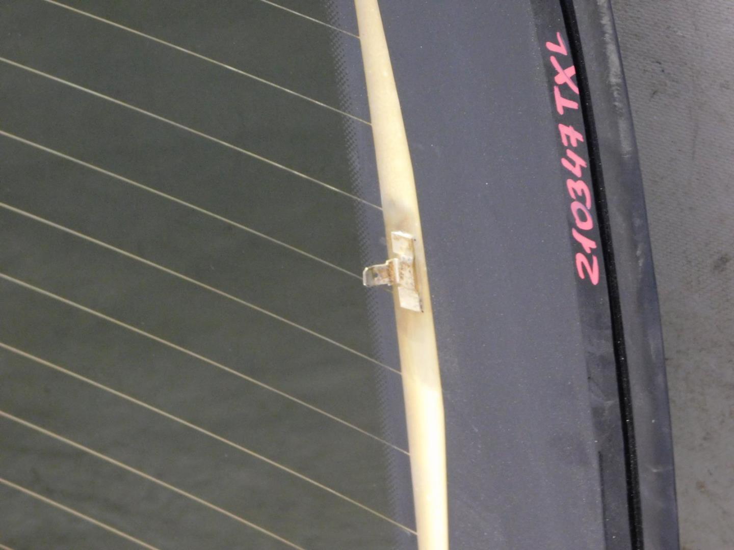 Стекло заднее