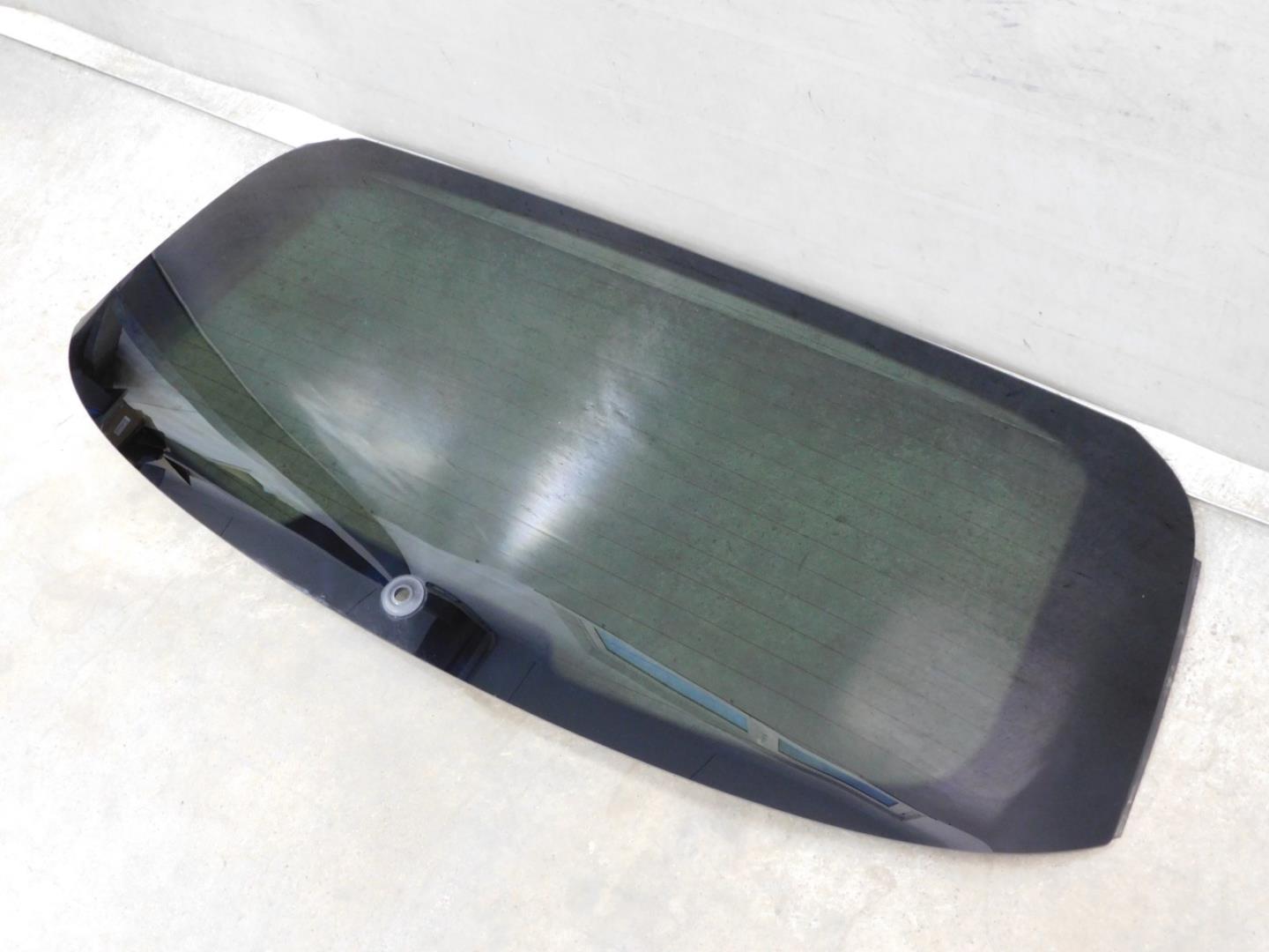 Стекло заднее