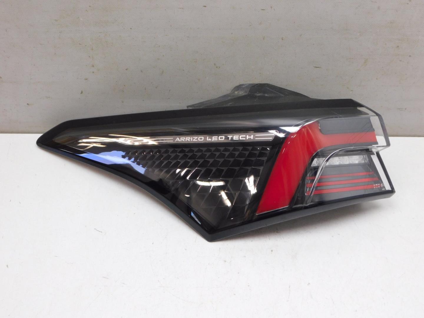 Фонарь задний наружный левый