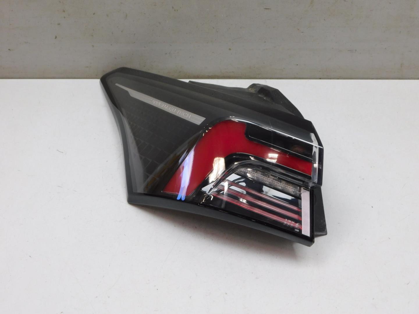 Фонарь задний наружный левый