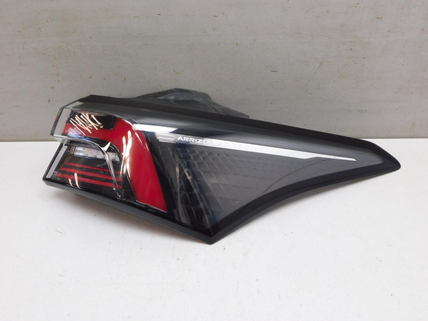 Фонарь задний наружный правый