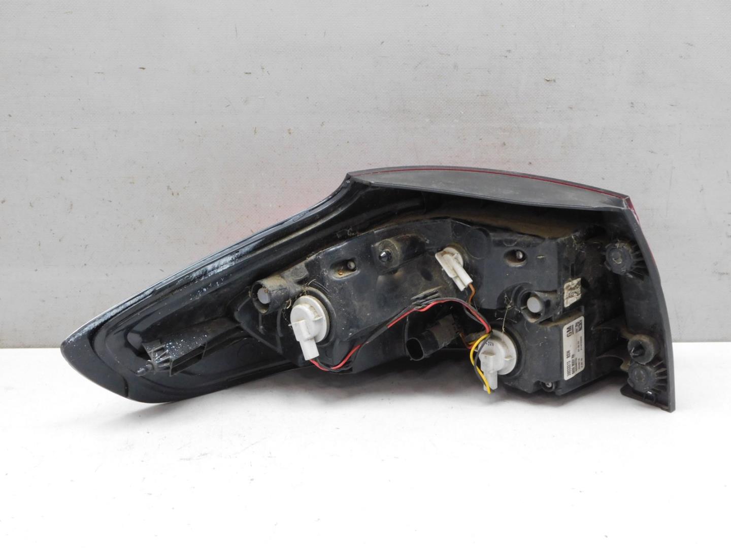 Фонарь задний наружный правый