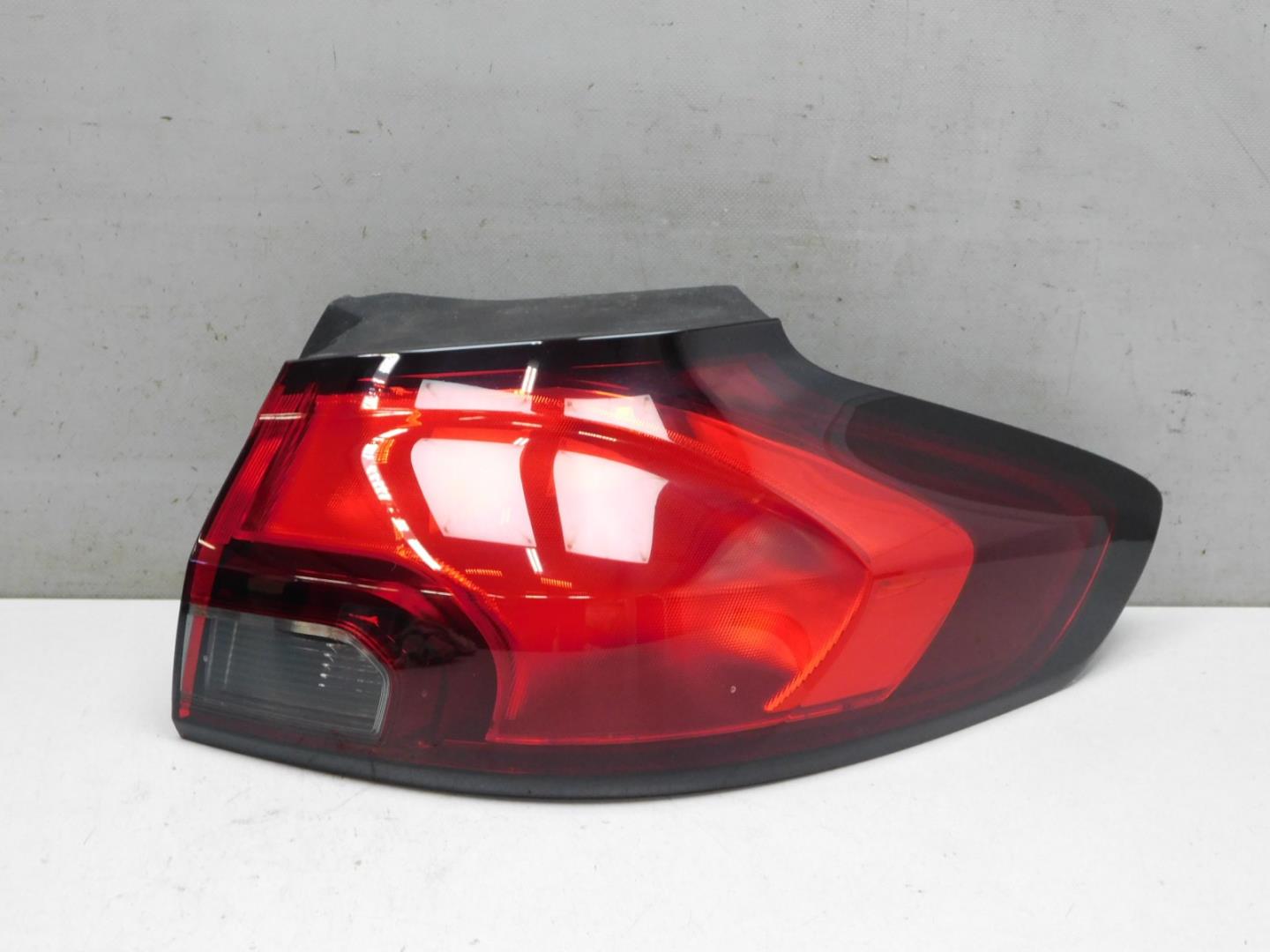 Фонарь задний наружный правый