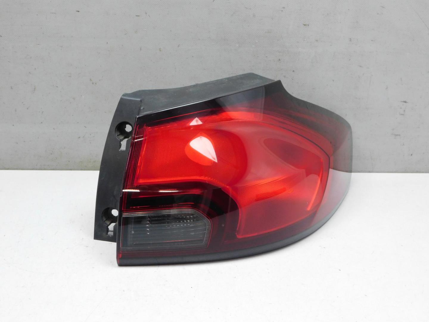 Фонарь задний наружный правый
