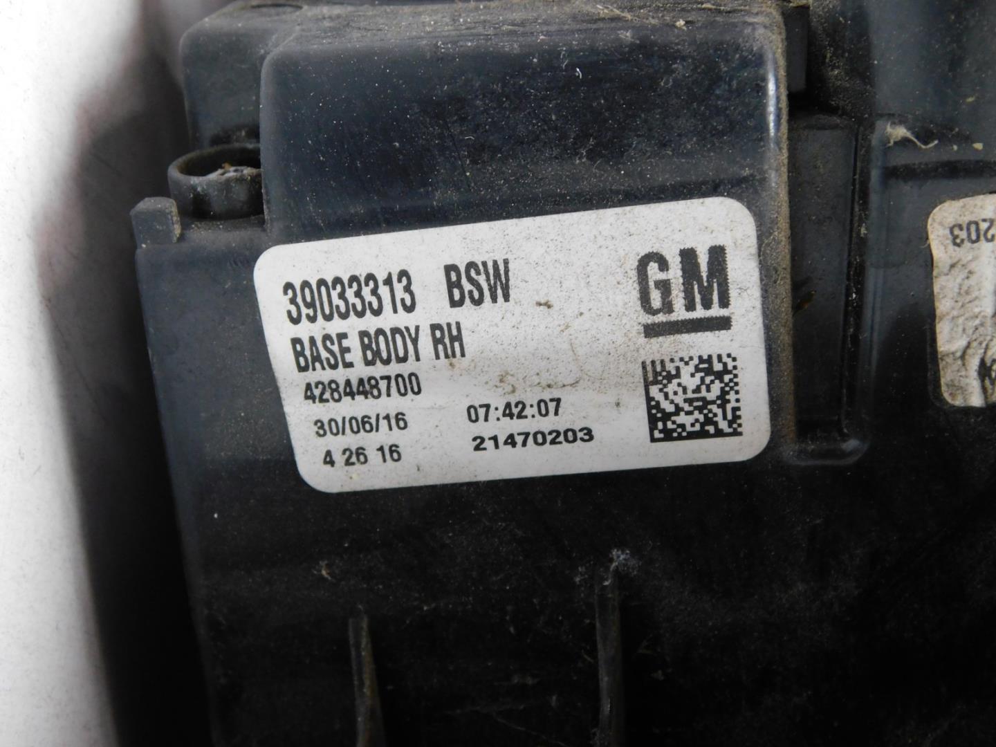 Фонарь задний наружный правый