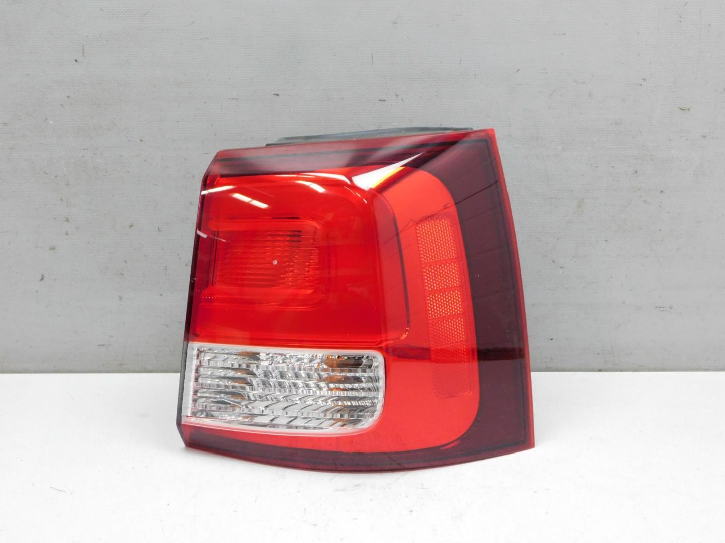 Фонарь задний наружный правый