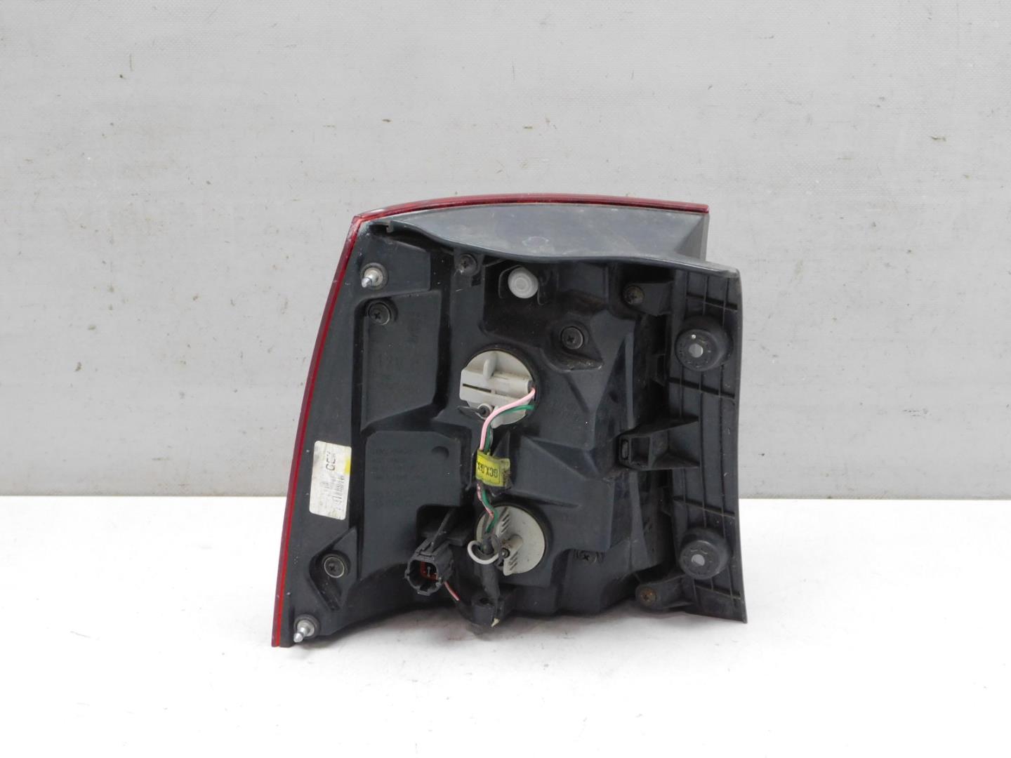 Фонарь задний наружный правый