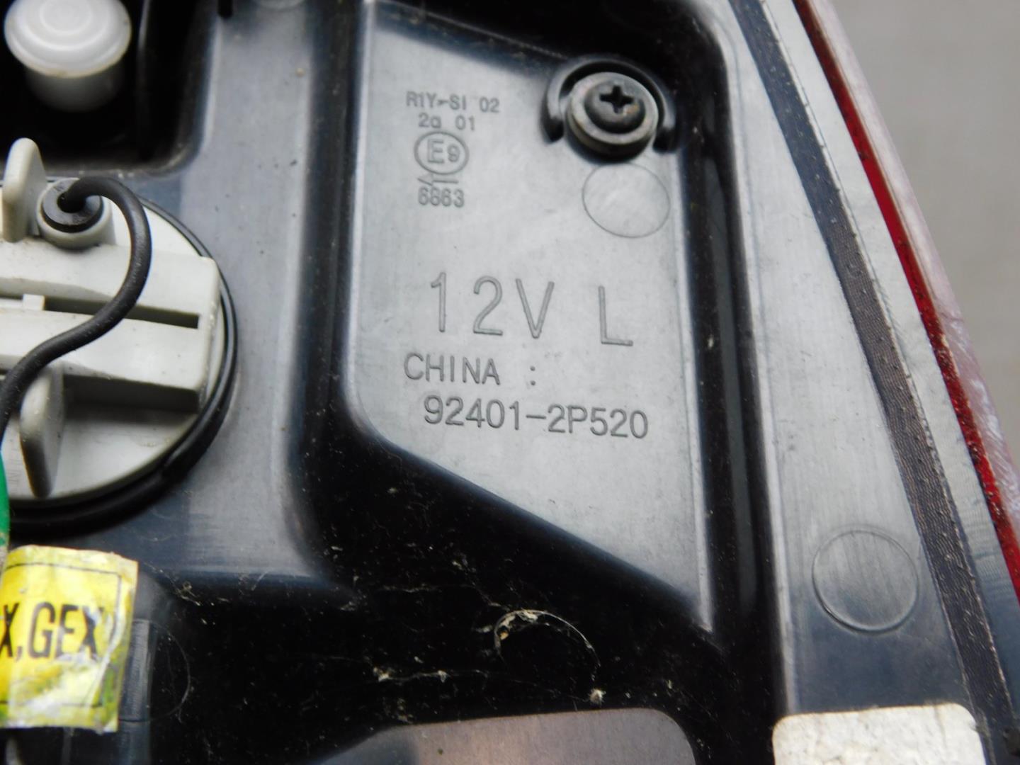 Фонарь задний наружный левый