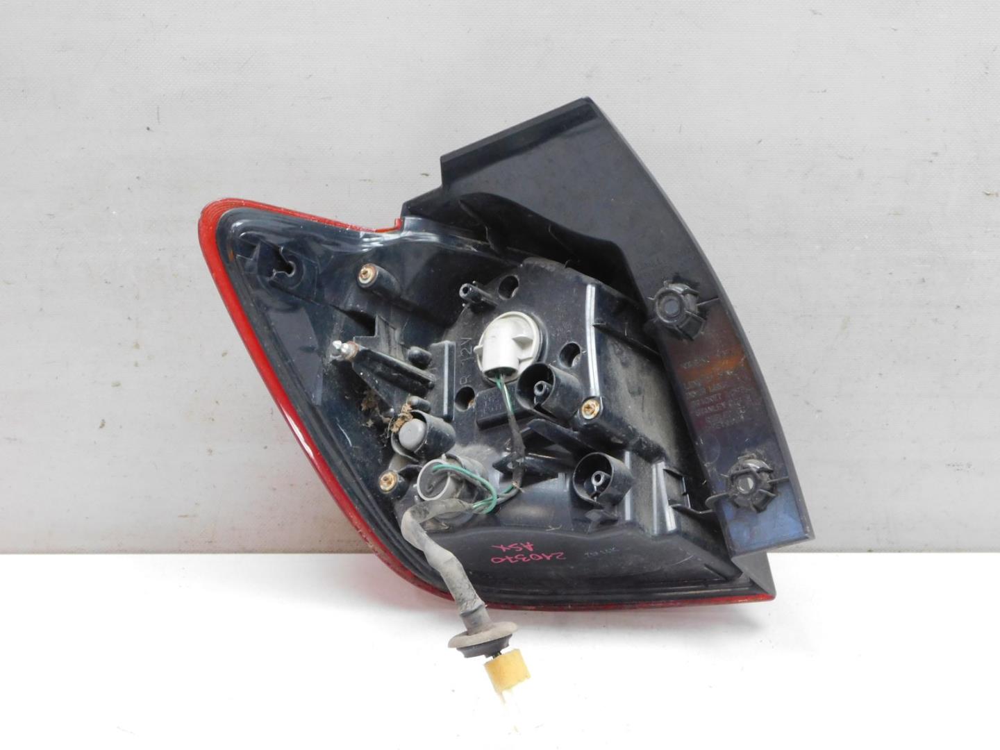 Фонарь задний наружный правый