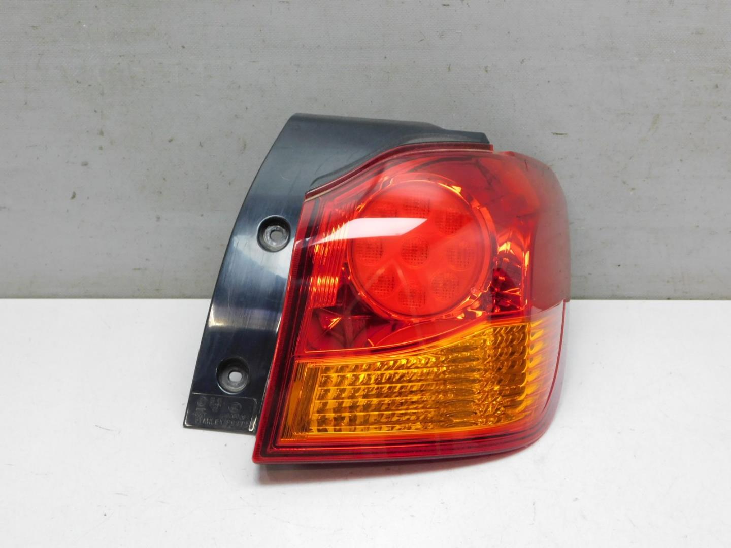 Фонарь задний наружный правый