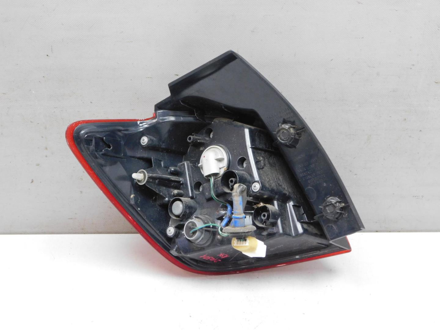 Фонарь задний наружный правый