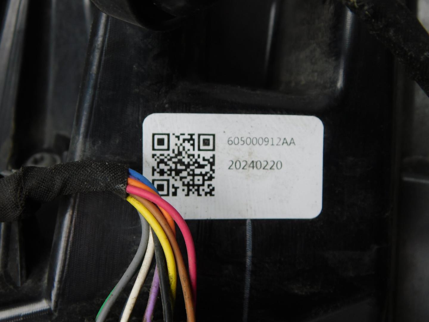 Фонарь задний наружный левый