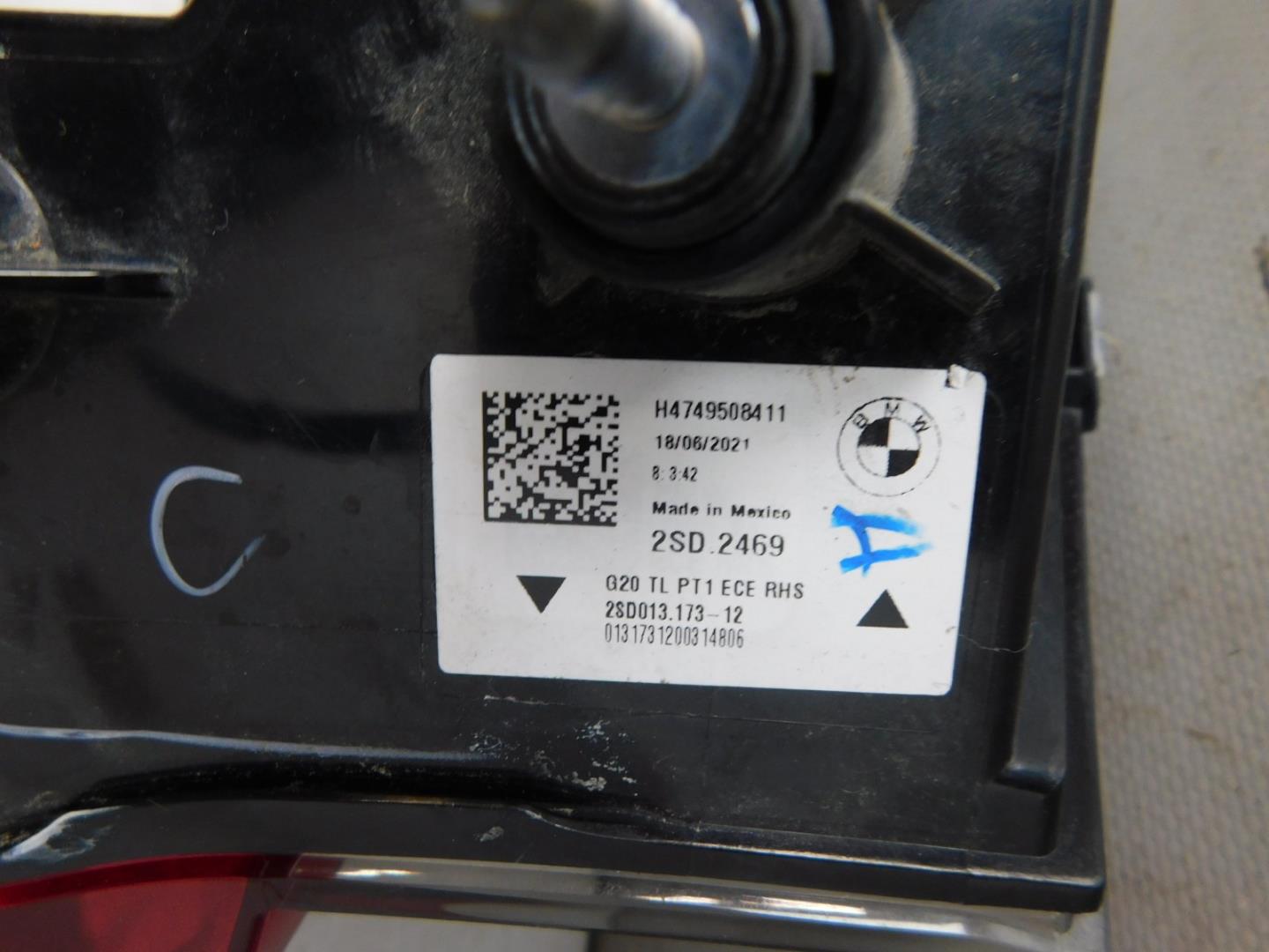 Фонарь задний наружный правый