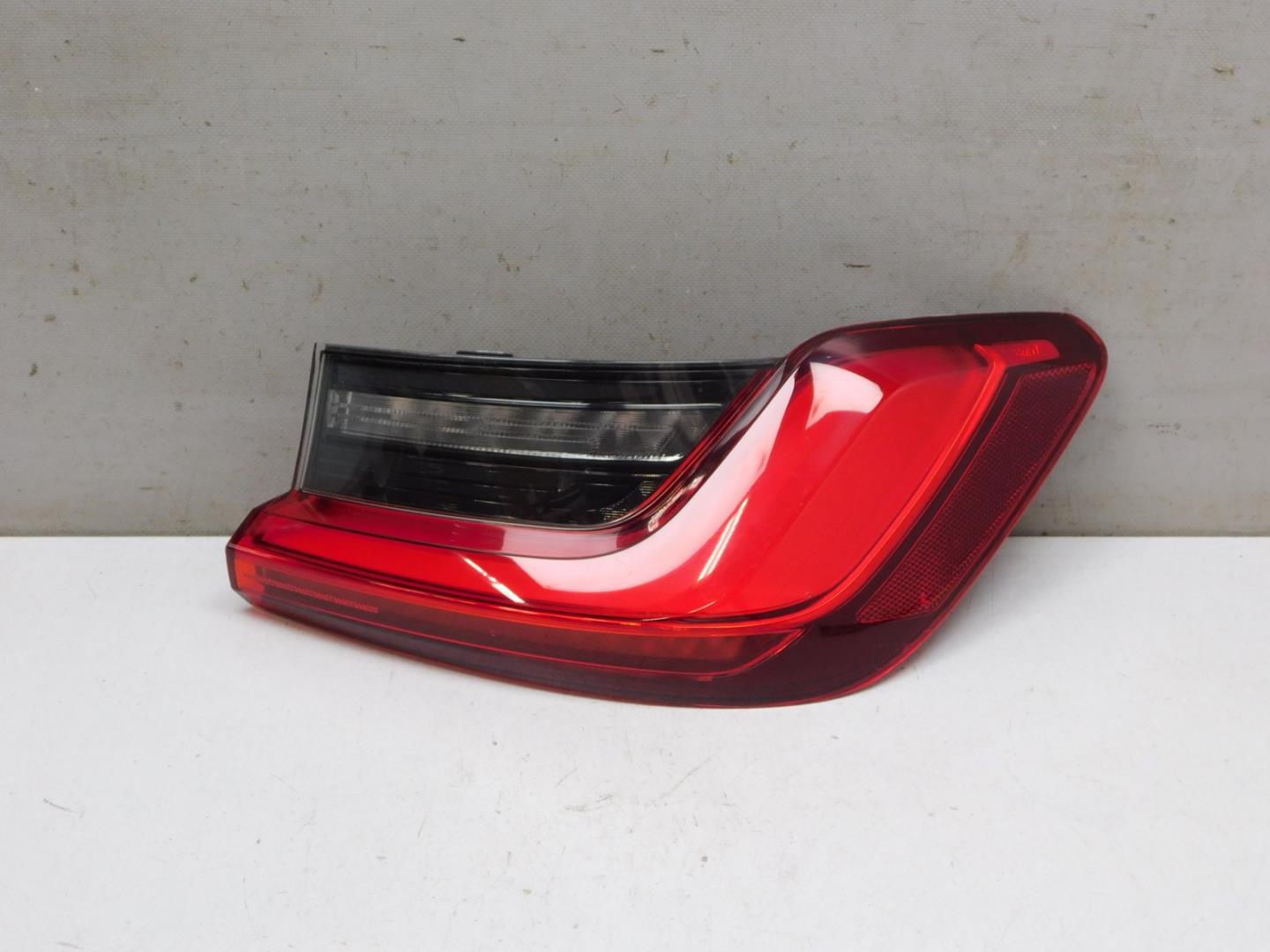 Фонарь задний наружный правый