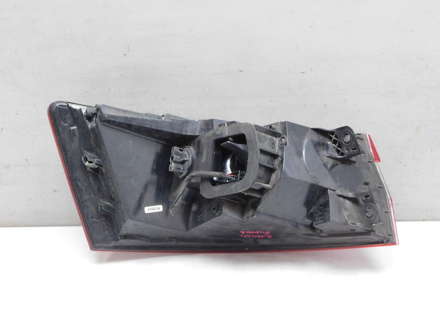 Фонарь задний наружный правый