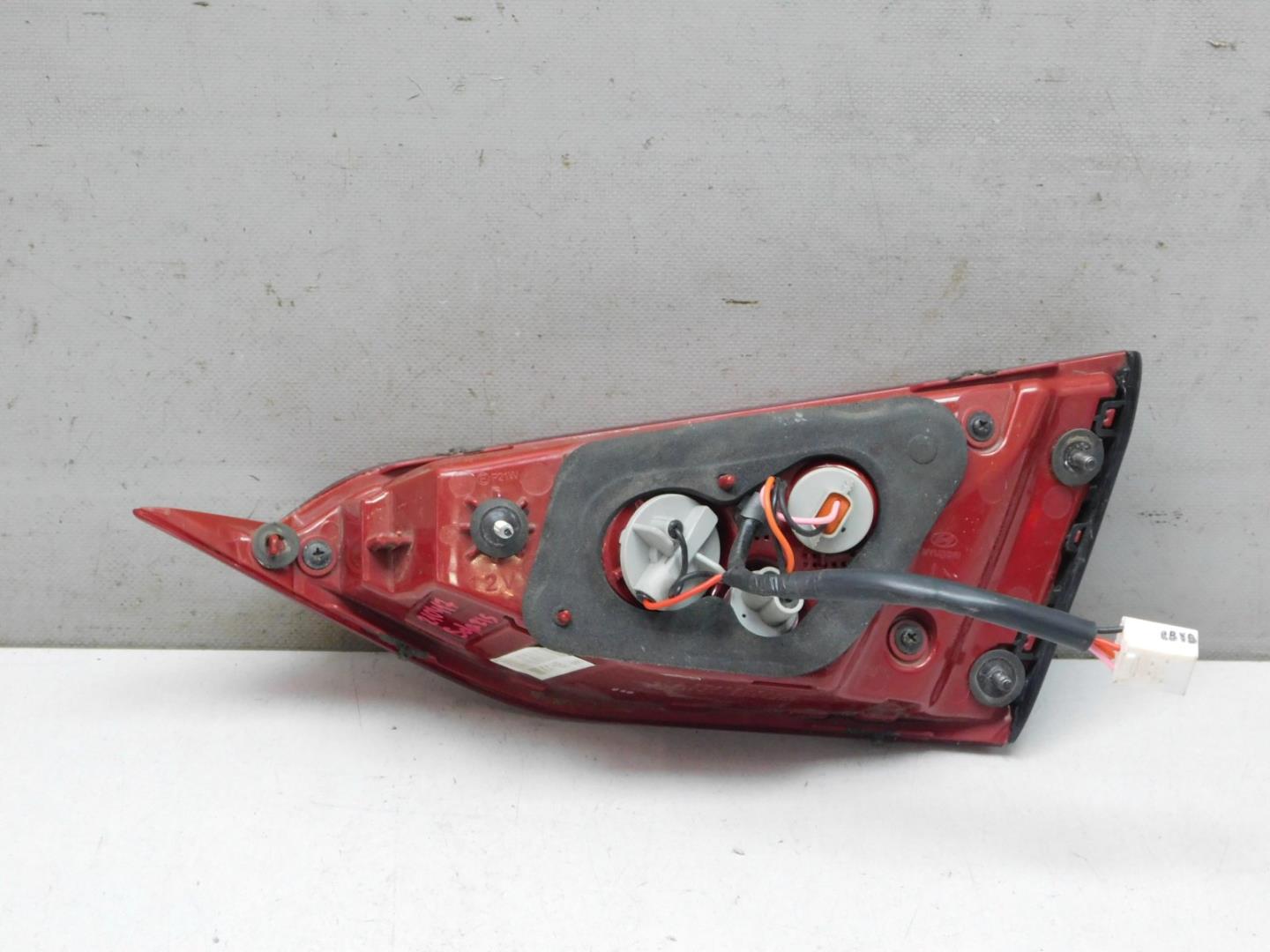 Фонарь задний внутренний левый