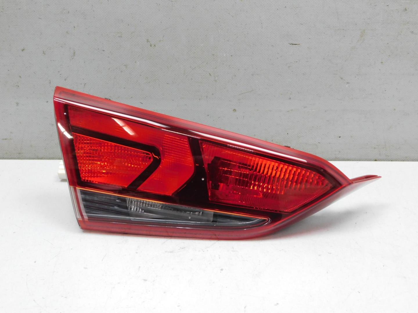 Фонарь задний внутренний левый