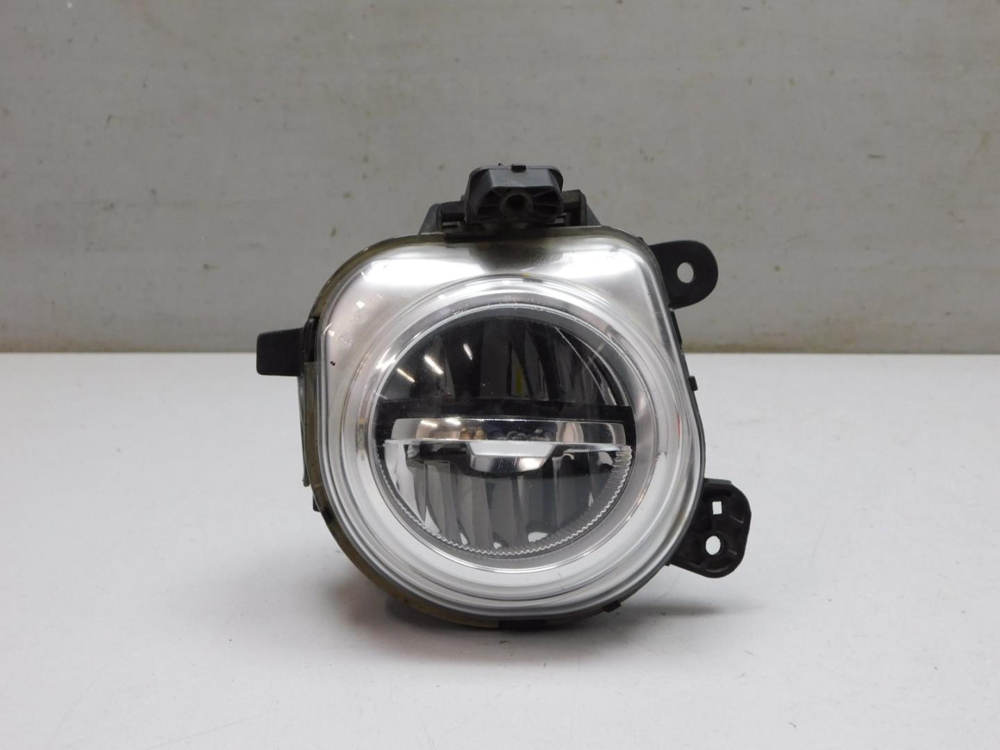 Фара противотуманная правая