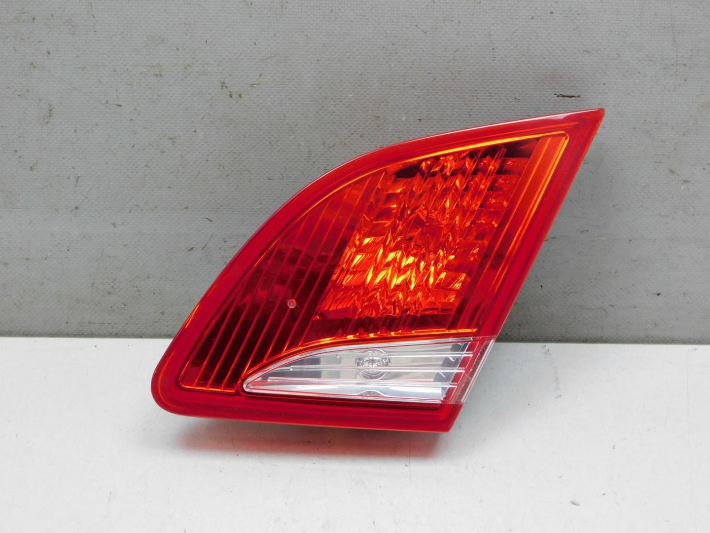 Фонарь задний внутренний правый