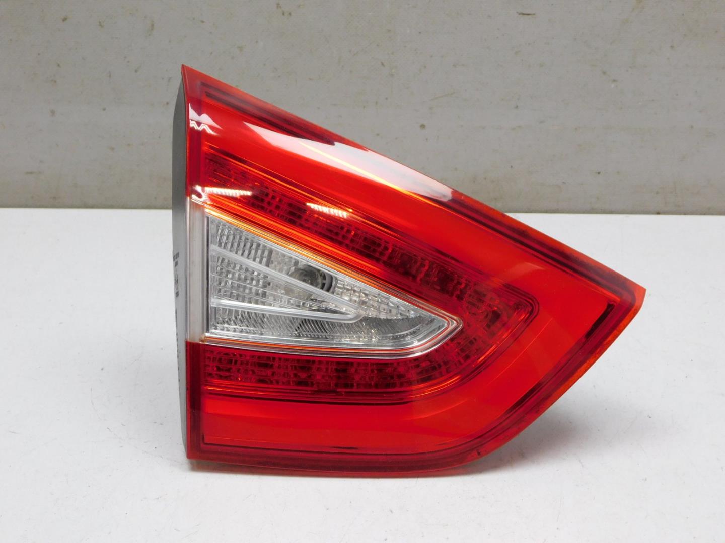 Фонарь задний внутренний левый