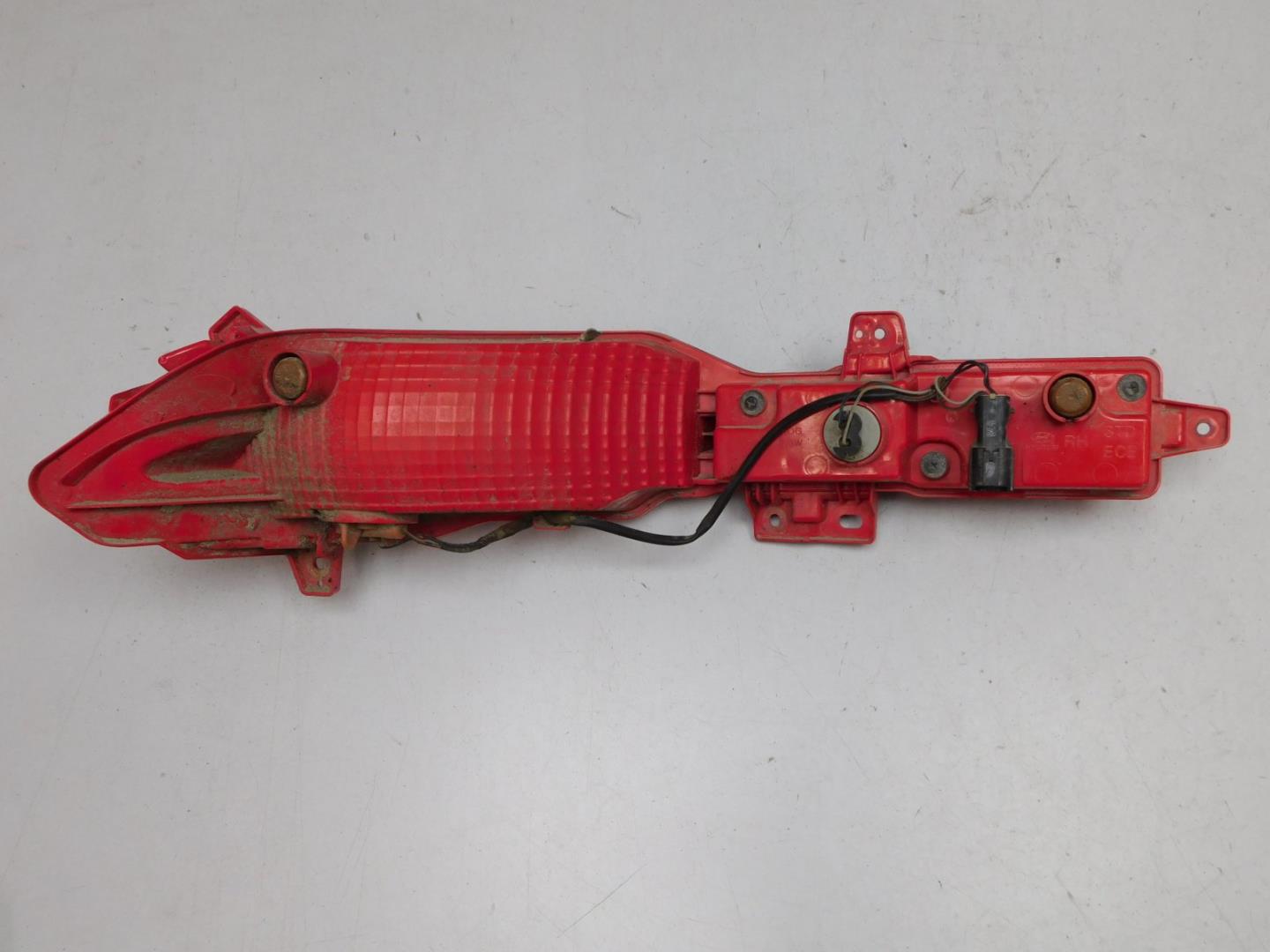 Фонарь задний в бампер правый