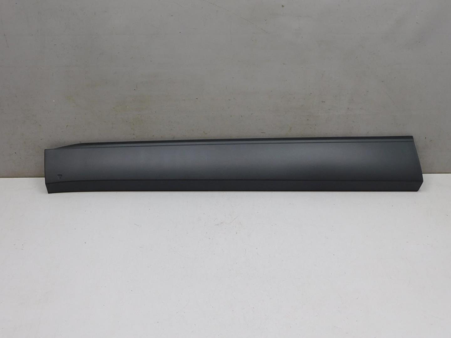 Накладка двери передней левой