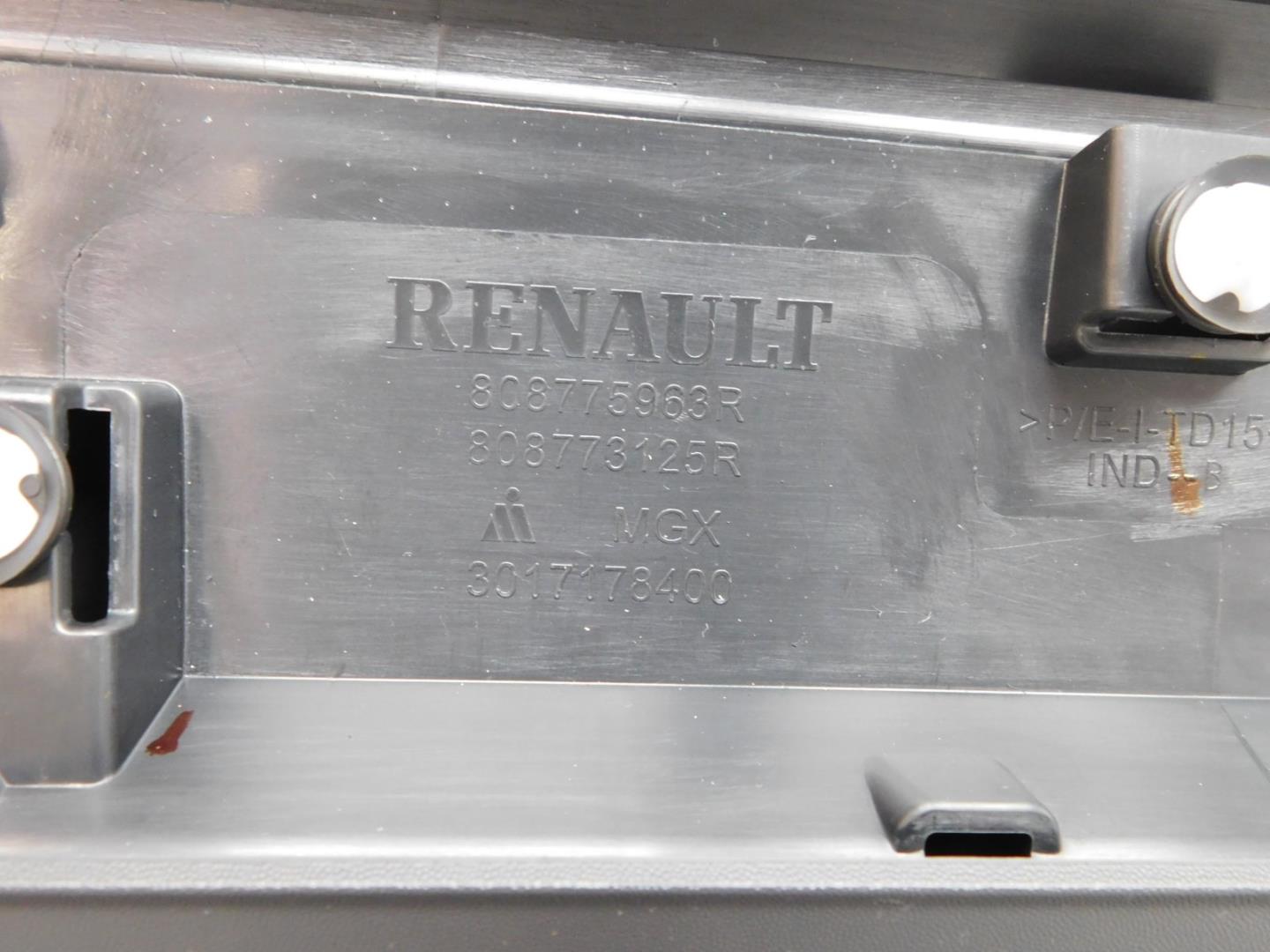 Накладка двери передней левой