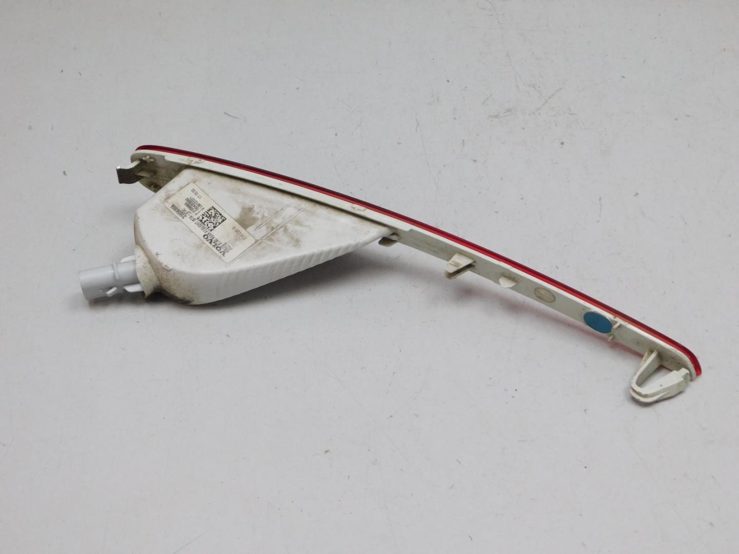 Фонарь задний в бампер правый