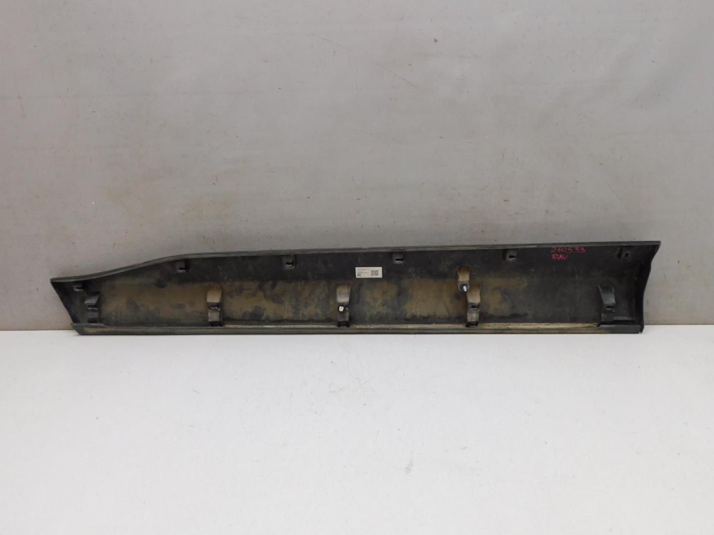 Накладка двери передней правой