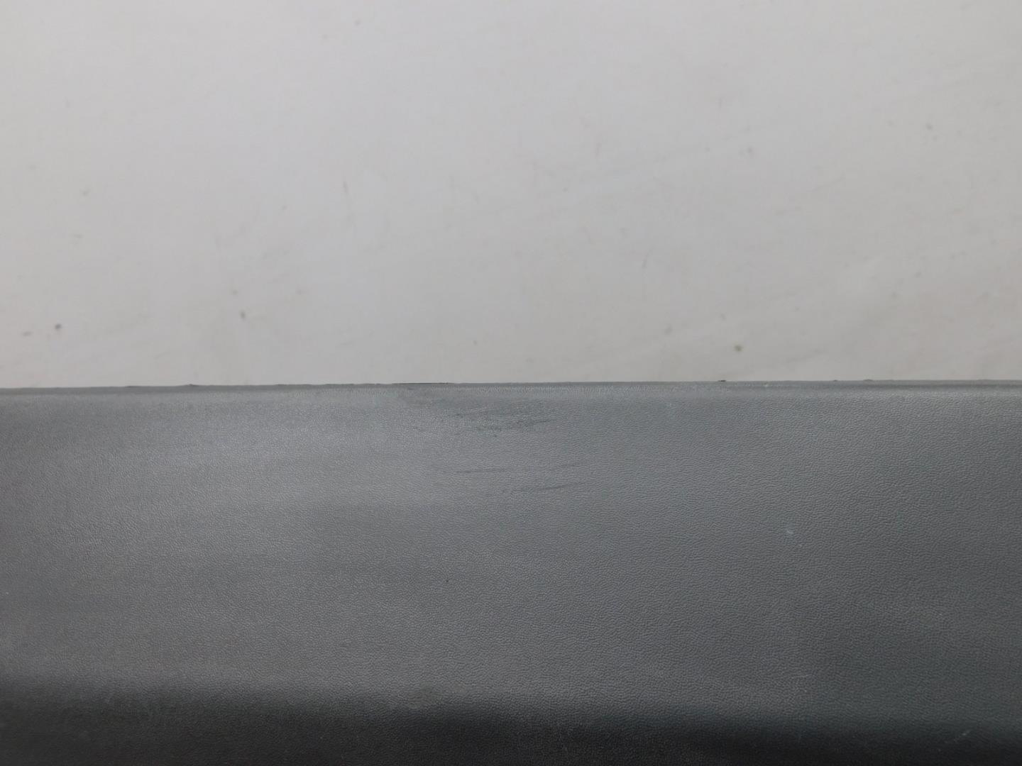 Накладка двери передней правой