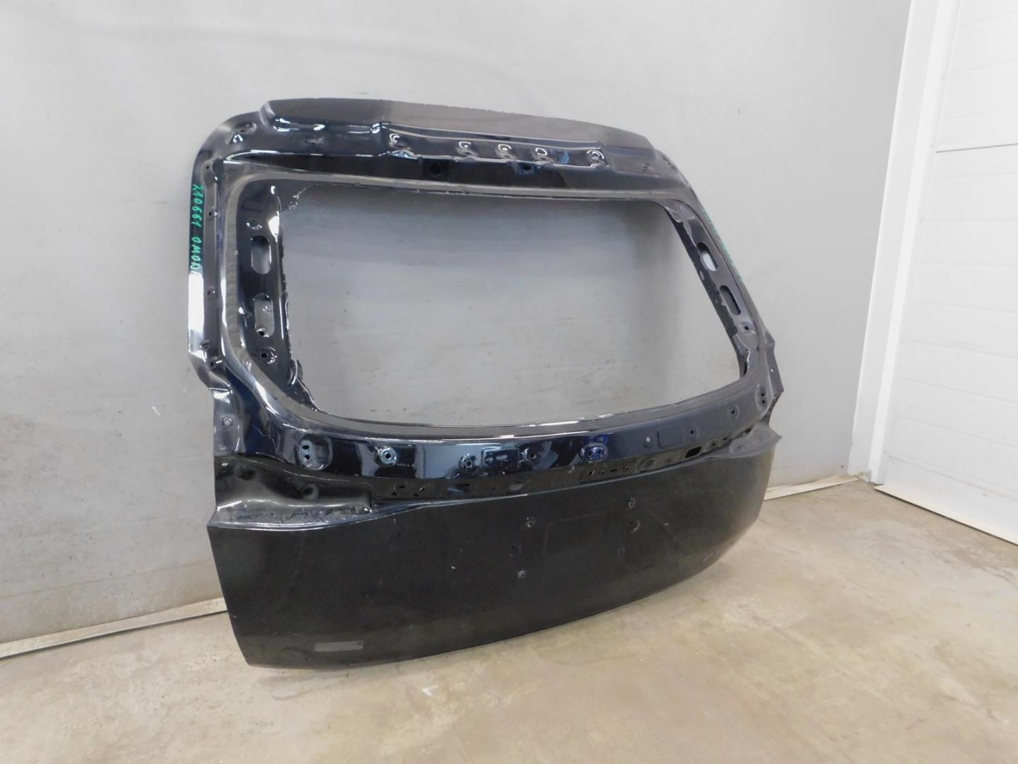 Дверь багажника