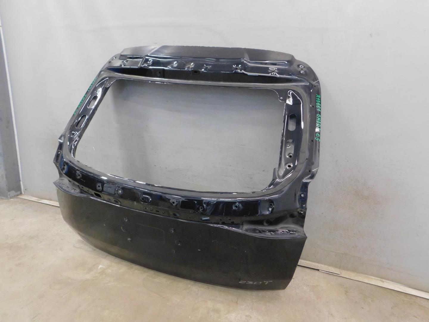 Дверь багажника